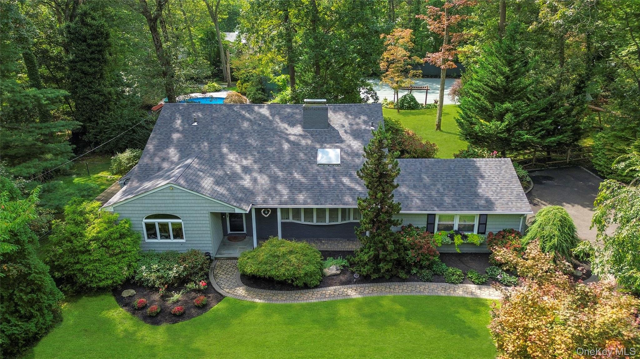 #1 photo, 25 Surry Hill Place, Huntington , NY 11743