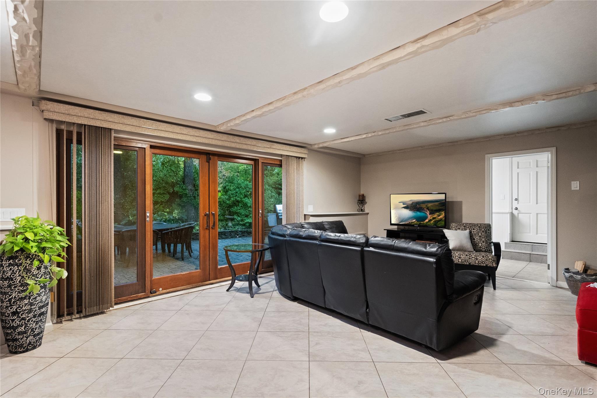 #15 photo, 25 Surry Hill Place, Huntington , NY 11743