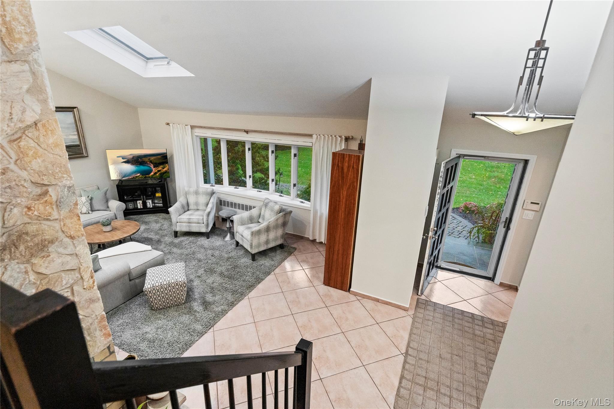 #17 photo, 25 Surry Hill Place, Huntington , NY 11743