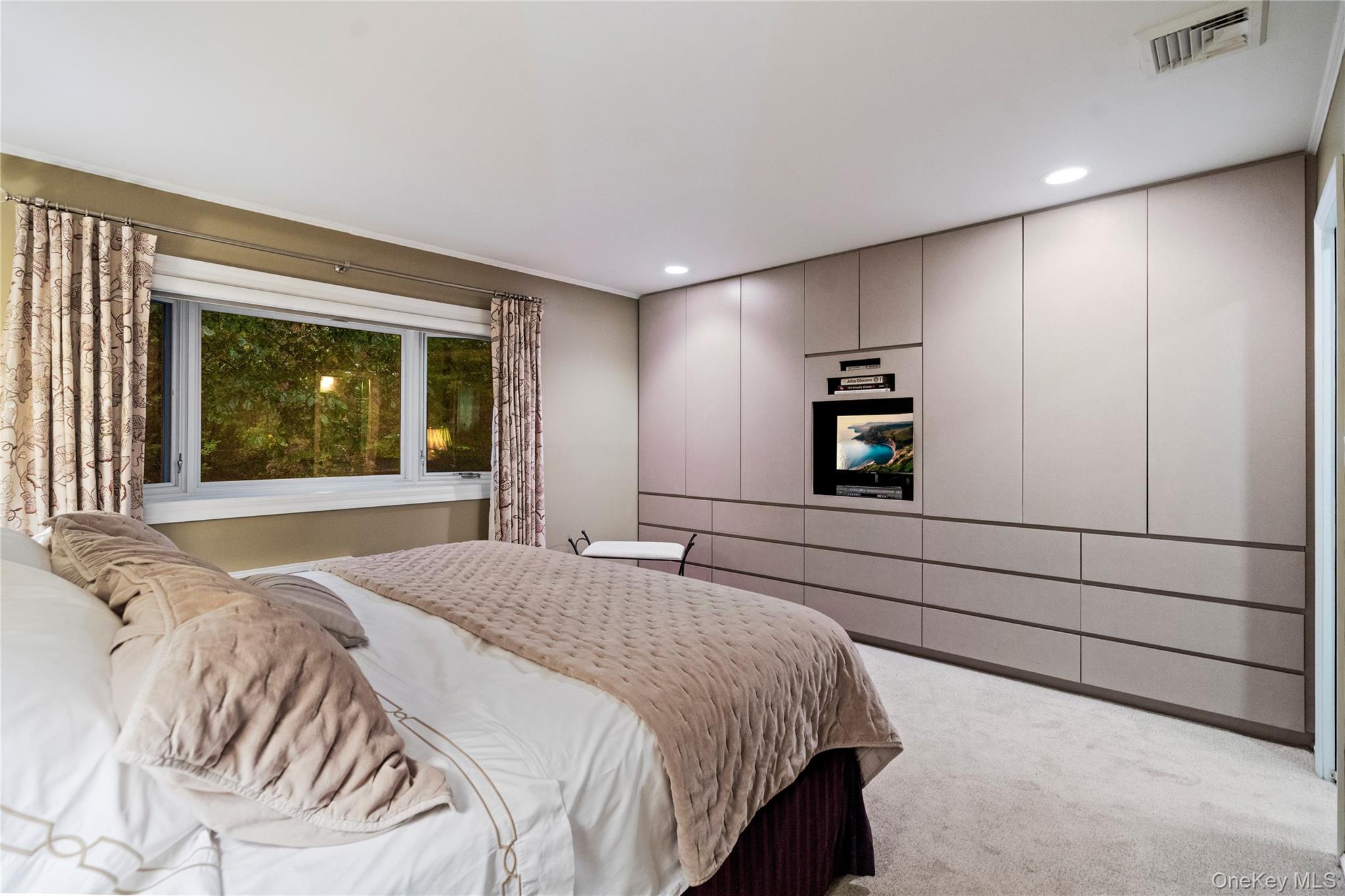 #19 photo, 25 Surry Hill Place, Huntington , NY 11743