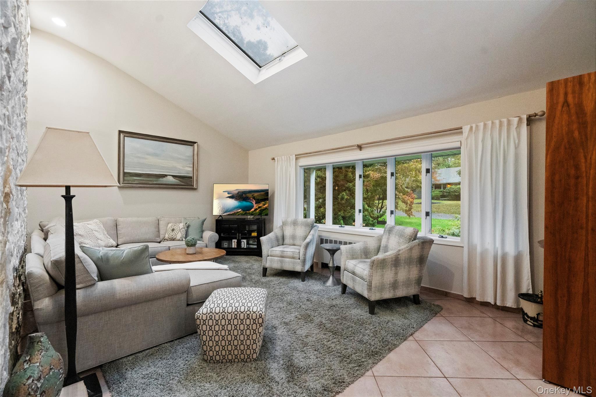 #6 photo, 25 Surry Hill Place, Huntington , NY 11743