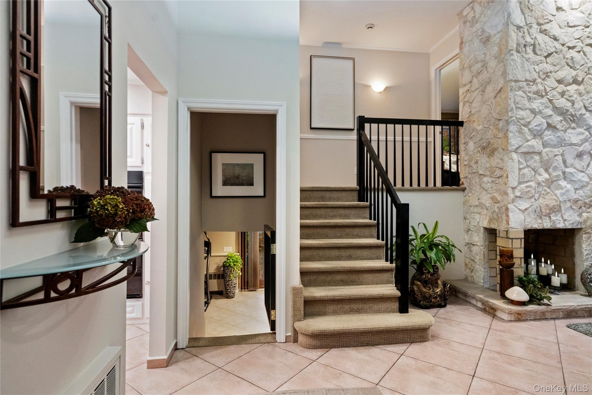 #7 photo, 25 Surry Hill Place, Huntington , NY 11743