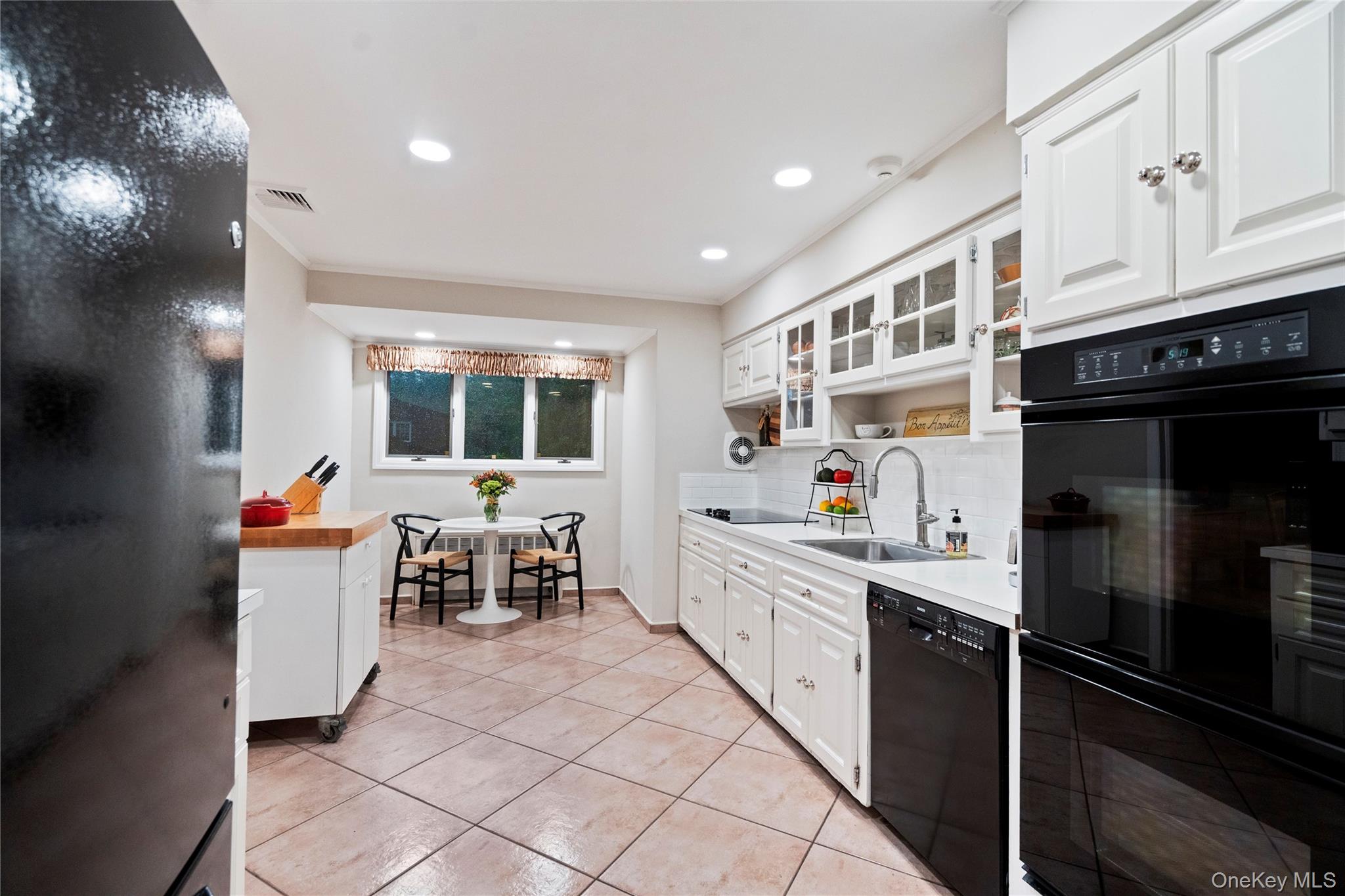 #9 photo, 25 Surry Hill Place, Huntington , NY 11743