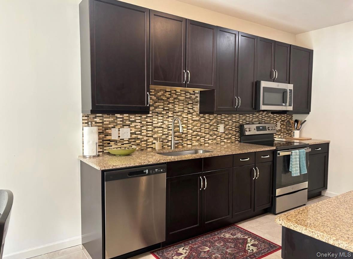 #12 photo, 41 Greentree Court, Shirley , NY 11967