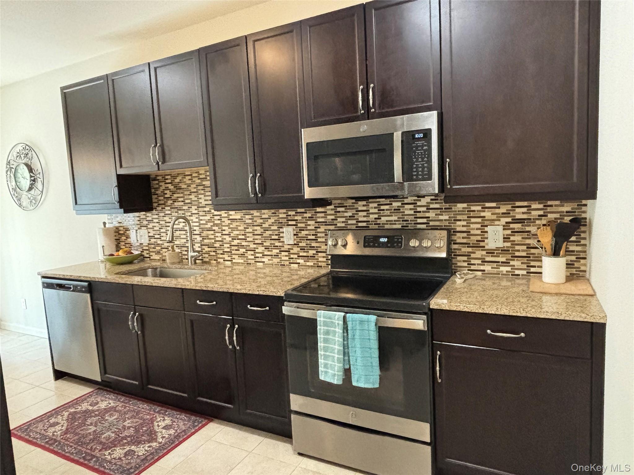 #14 photo, 41 Greentree Court, Shirley , NY 11967