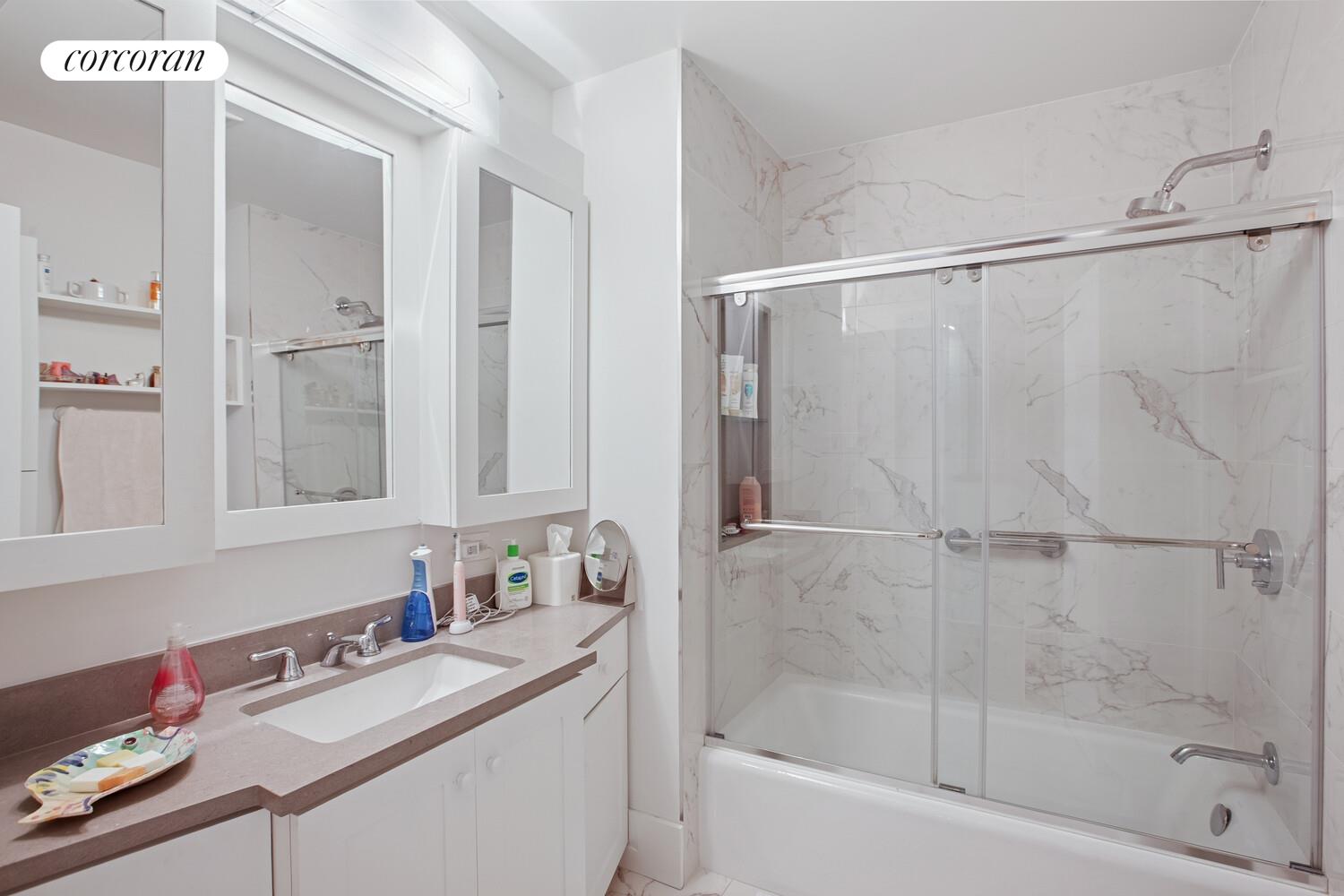 #12 photo, 12 W 17TH Street, Flatiron , NY 10011