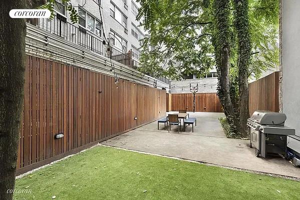 #10 photo, 111 3RD Avenue, East Village , NY 10003