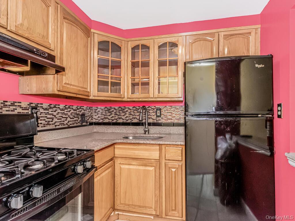 #11 photo, 1035 Bryant Avenue, Bronx , NY 10459