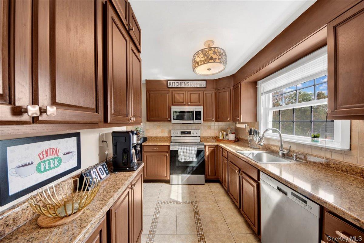 #5 photo, 13 Sunset Hill Road, Putnam Valley , NY 10579