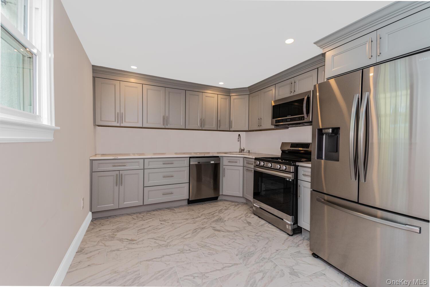 #4 photo, 2 Bryn Mawr Place, Yonkers , NY 10701