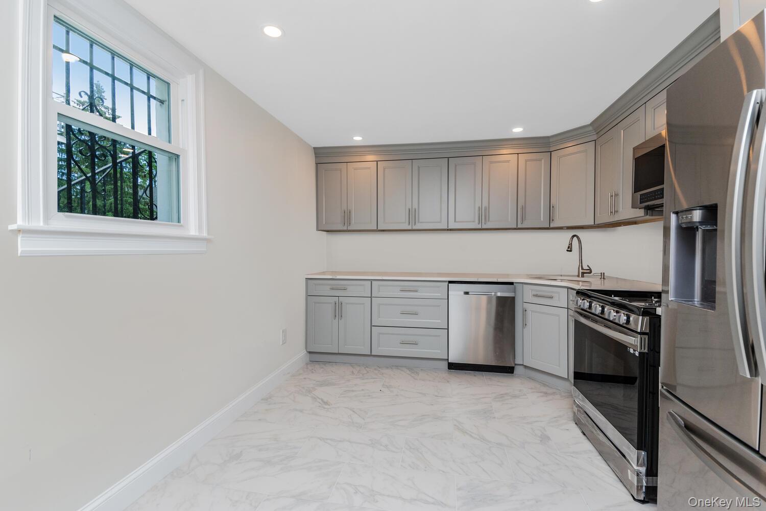 #5 photo, 2 Bryn Mawr Place, Yonkers , NY 10701