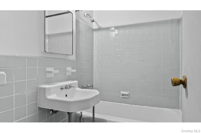 #11 photo, 800 Grand Concourse, Bronx , NY 10451