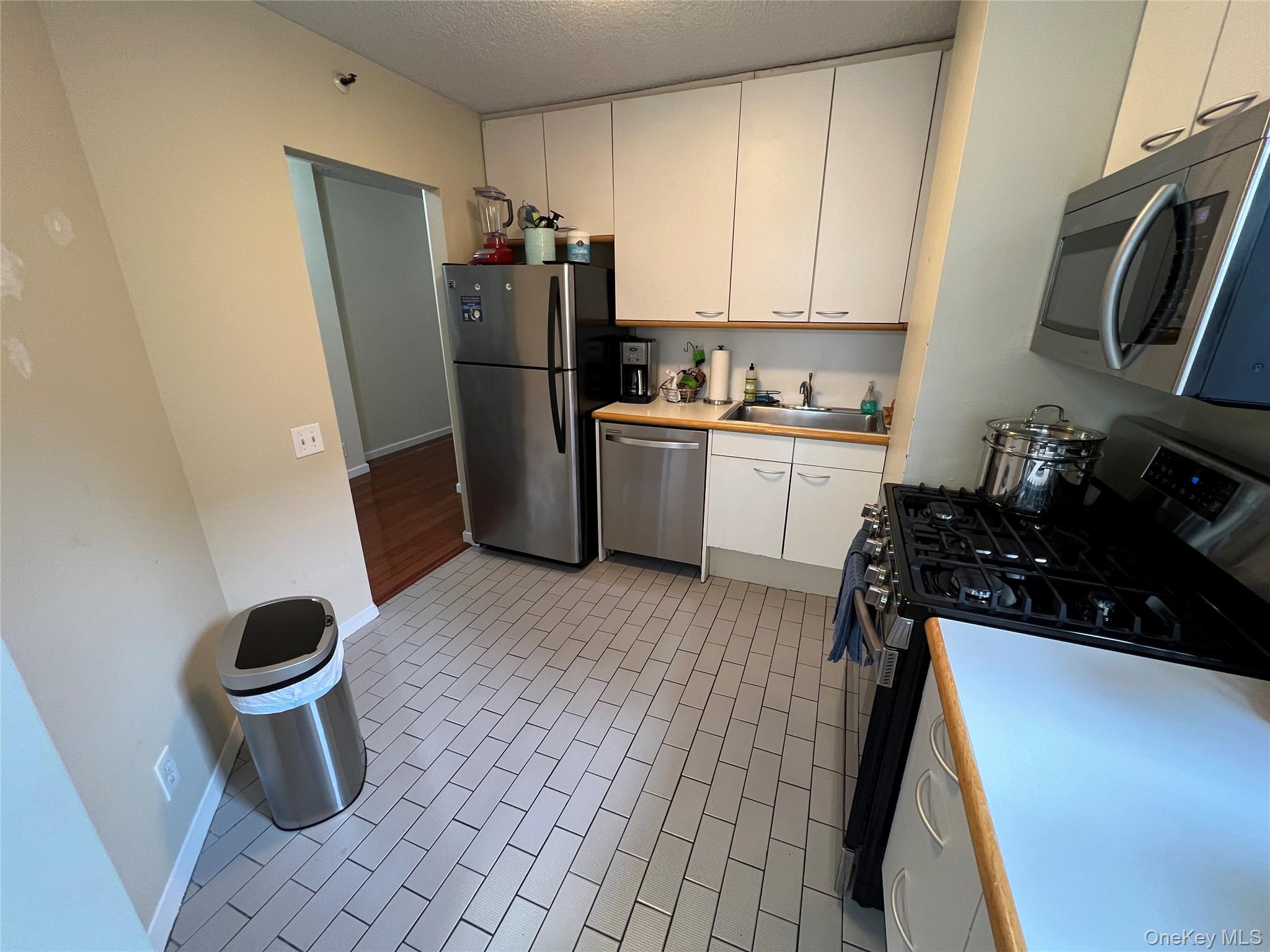 #8 photo, 10 Cottage Place, White Plains , NY 10601