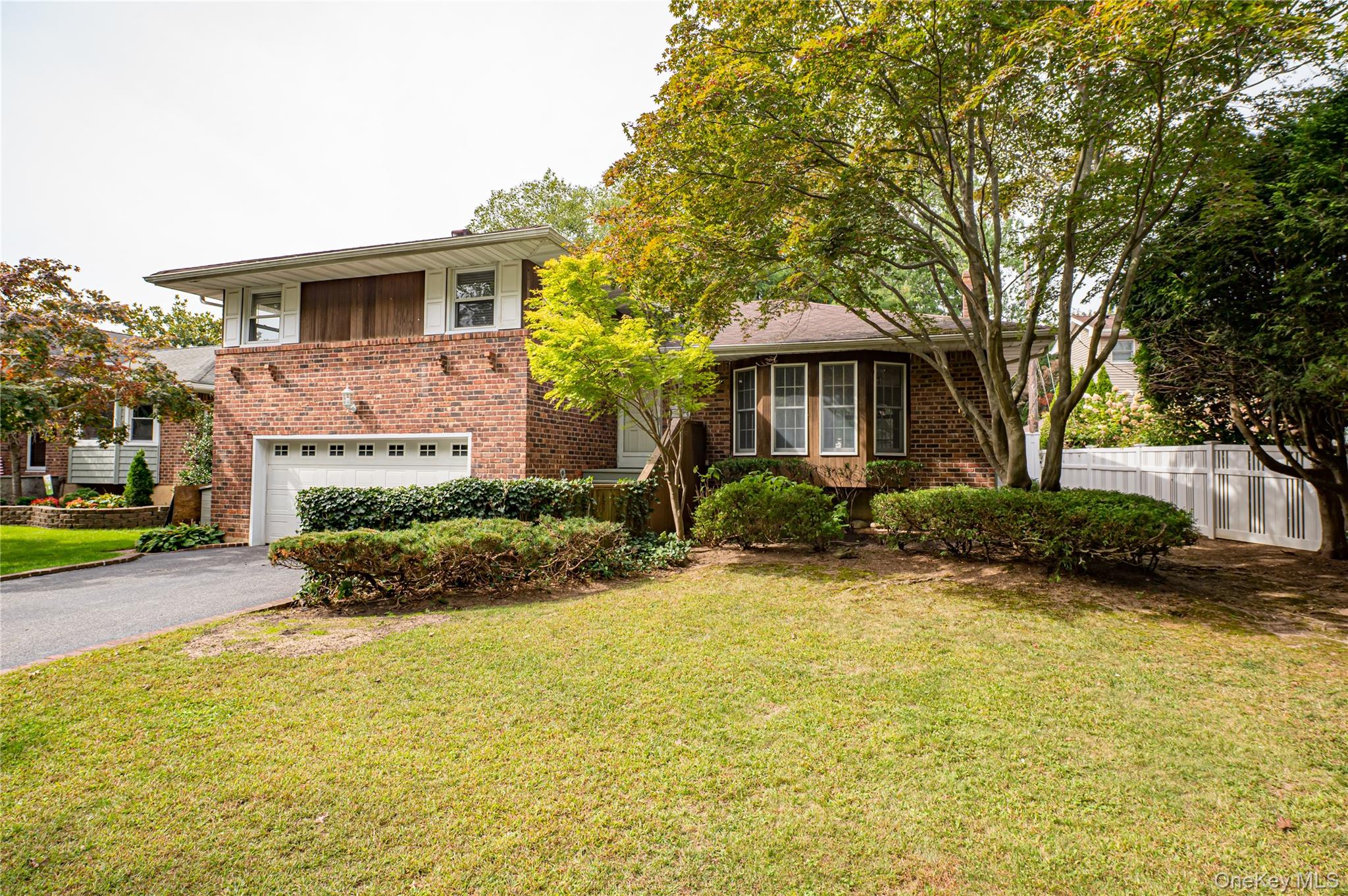 #1 photo, 1872 Park Drive, नासाउ काउंटी Seaford , NY 11783