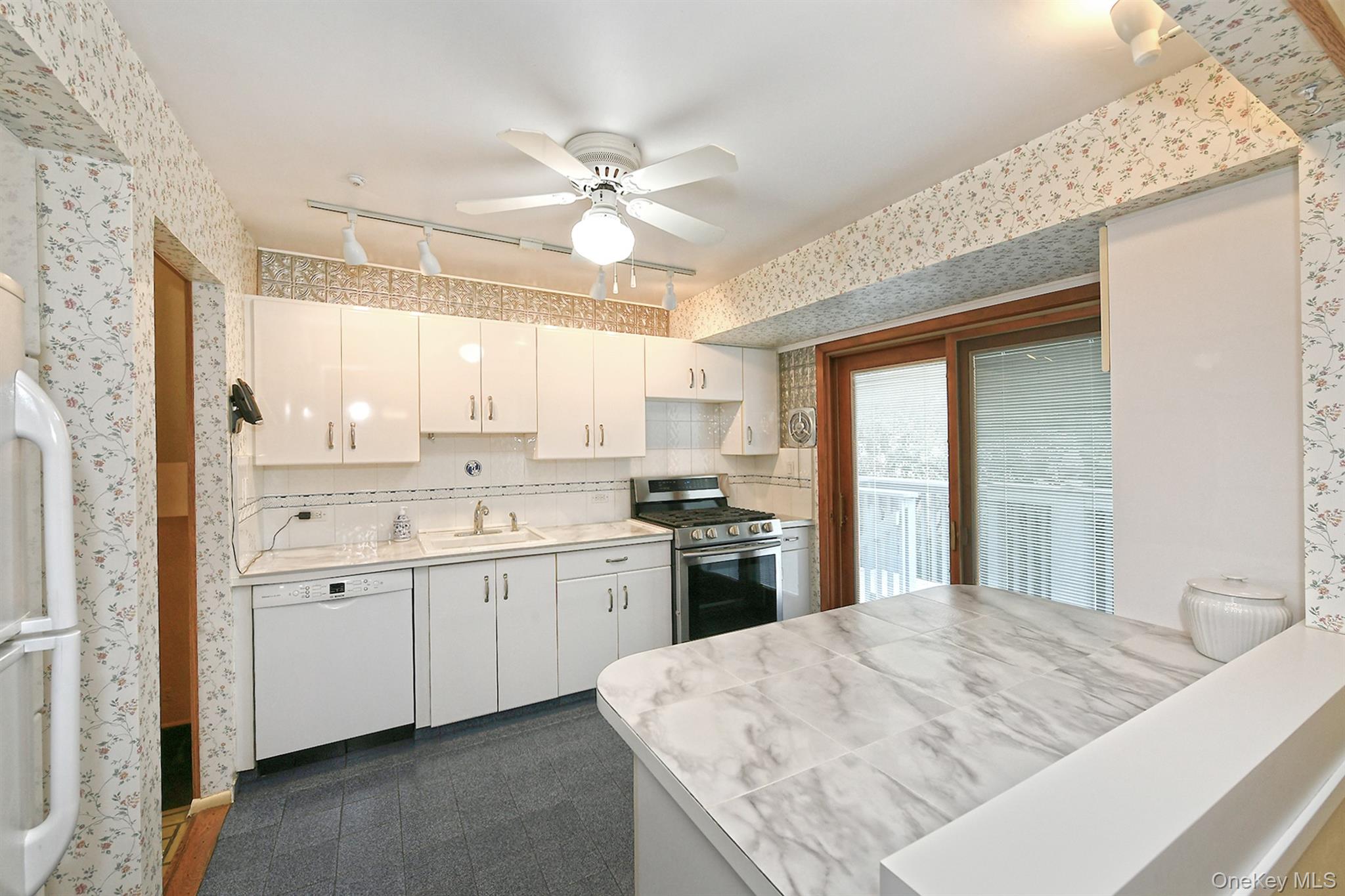 #10 photo, 28 Halcourt Drive, Plainview , NY 11803