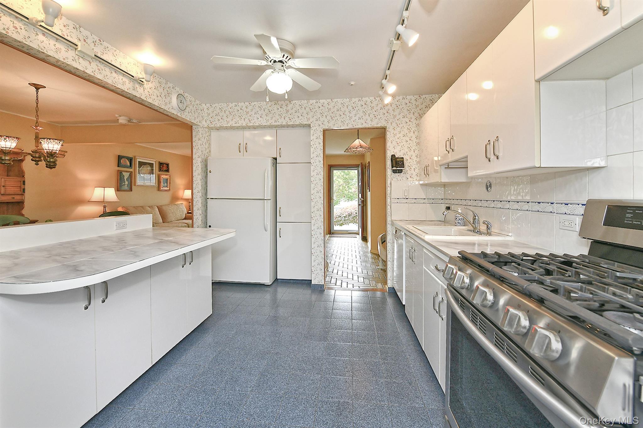 #11 photo, 28 Halcourt Drive, Plainview , NY 11803