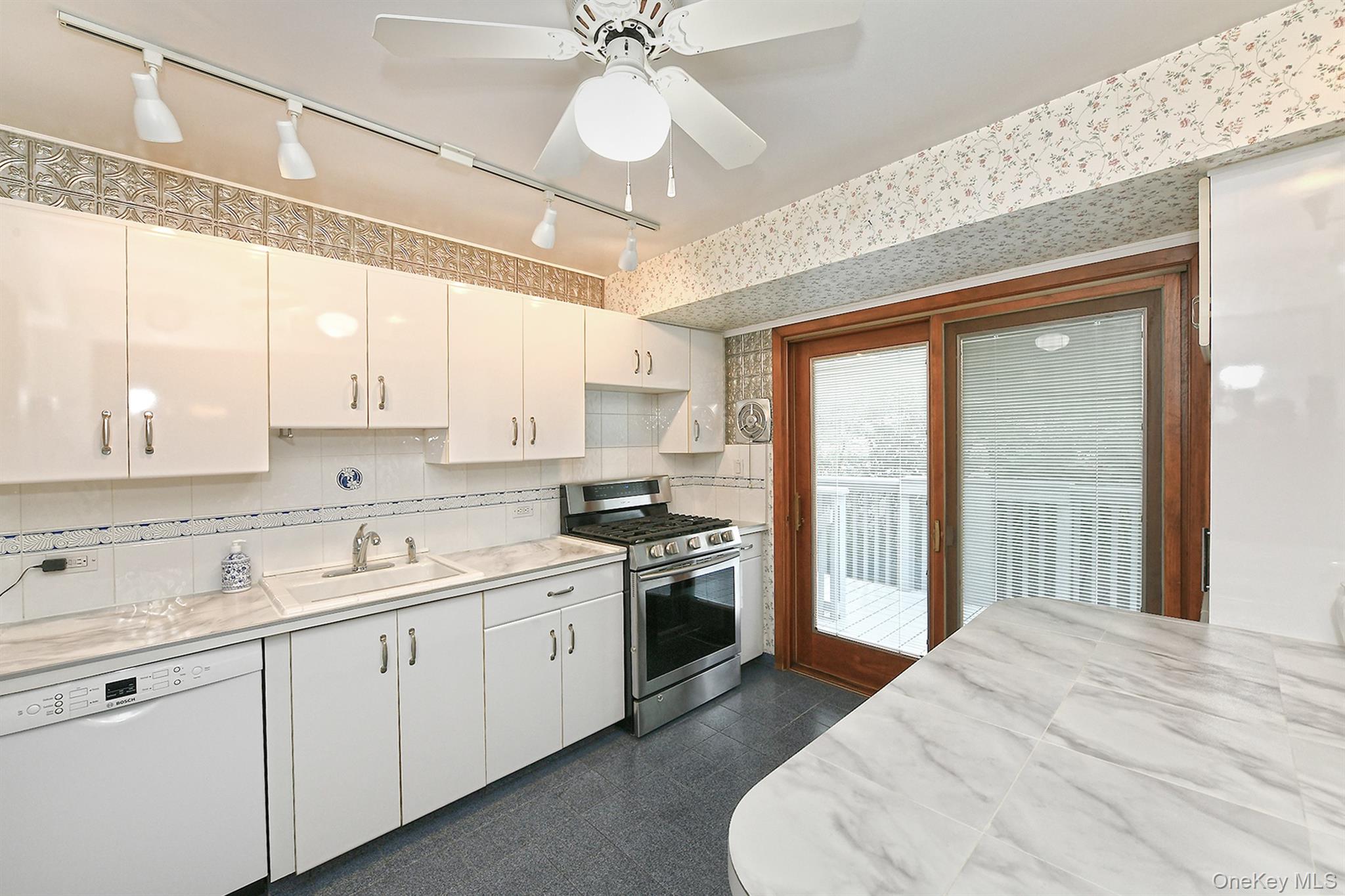 #12 photo, 28 Halcourt Drive, Plainview , NY 11803