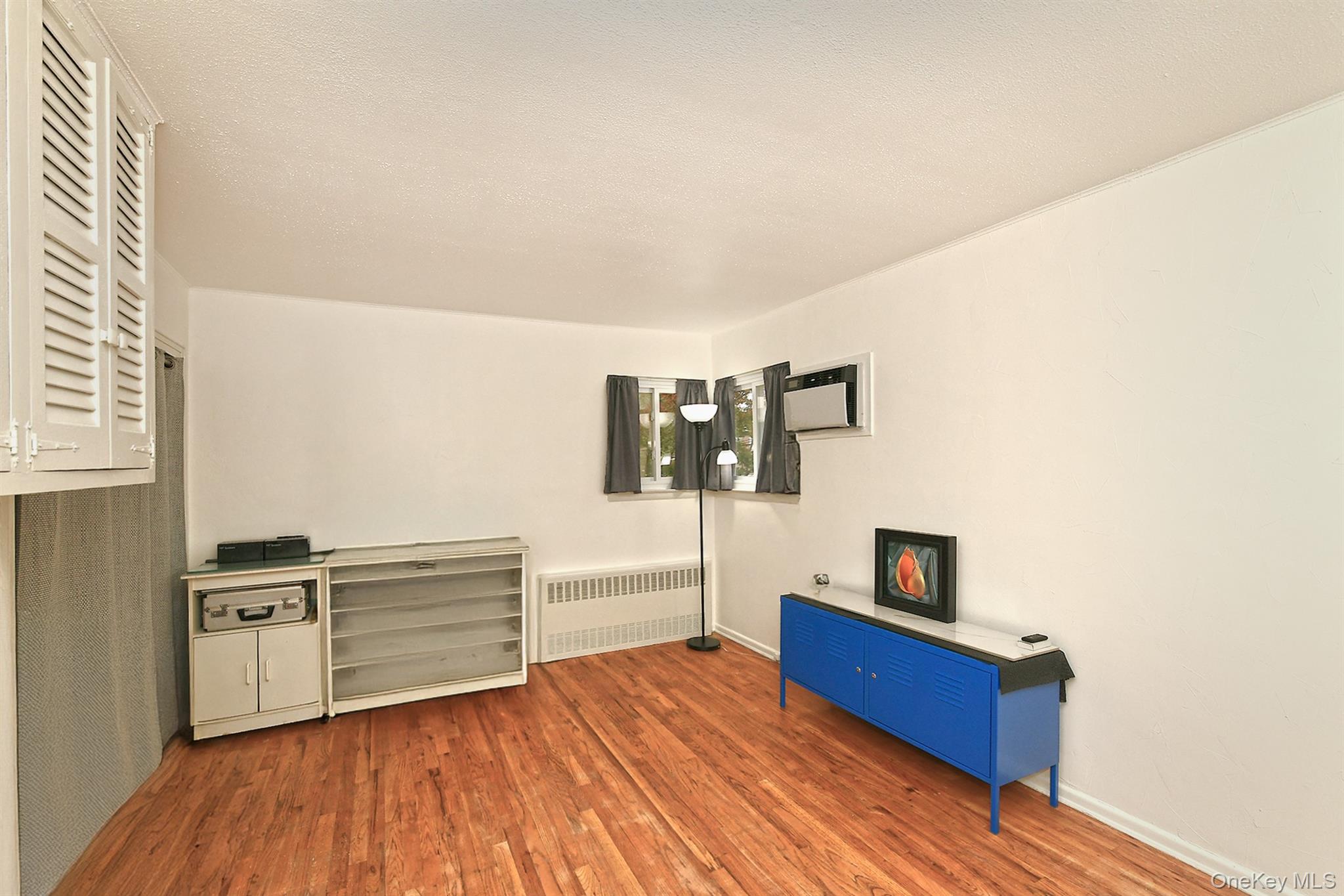 #13 photo, 28 Halcourt Drive, Plainview , NY 11803