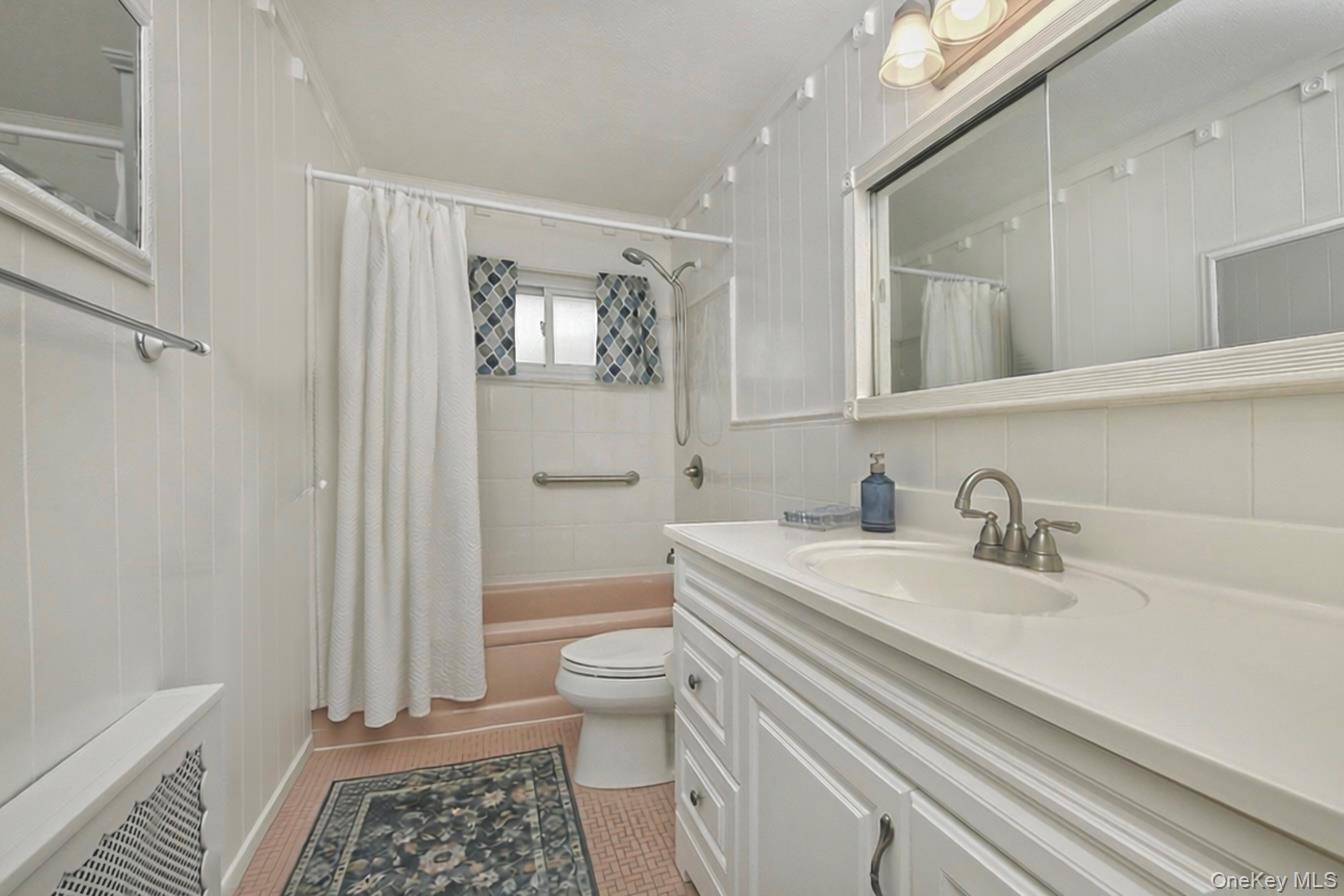 #16 photo, 28 Halcourt Drive, Plainview , NY 11803