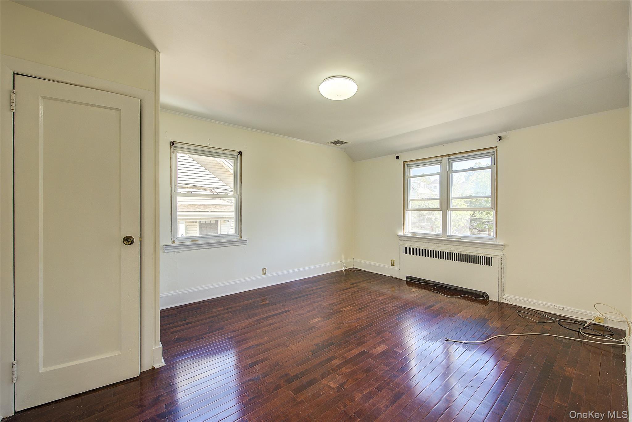 #13 photo, 85-54 148th Street, クイーンズ区 Briarwood , NY 11435