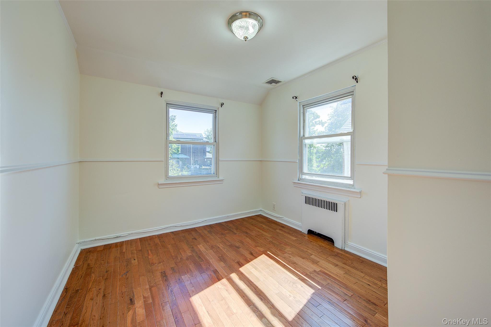 #17 photo, 85-54 148th Street, クイーンズ区 Briarwood , NY 11435