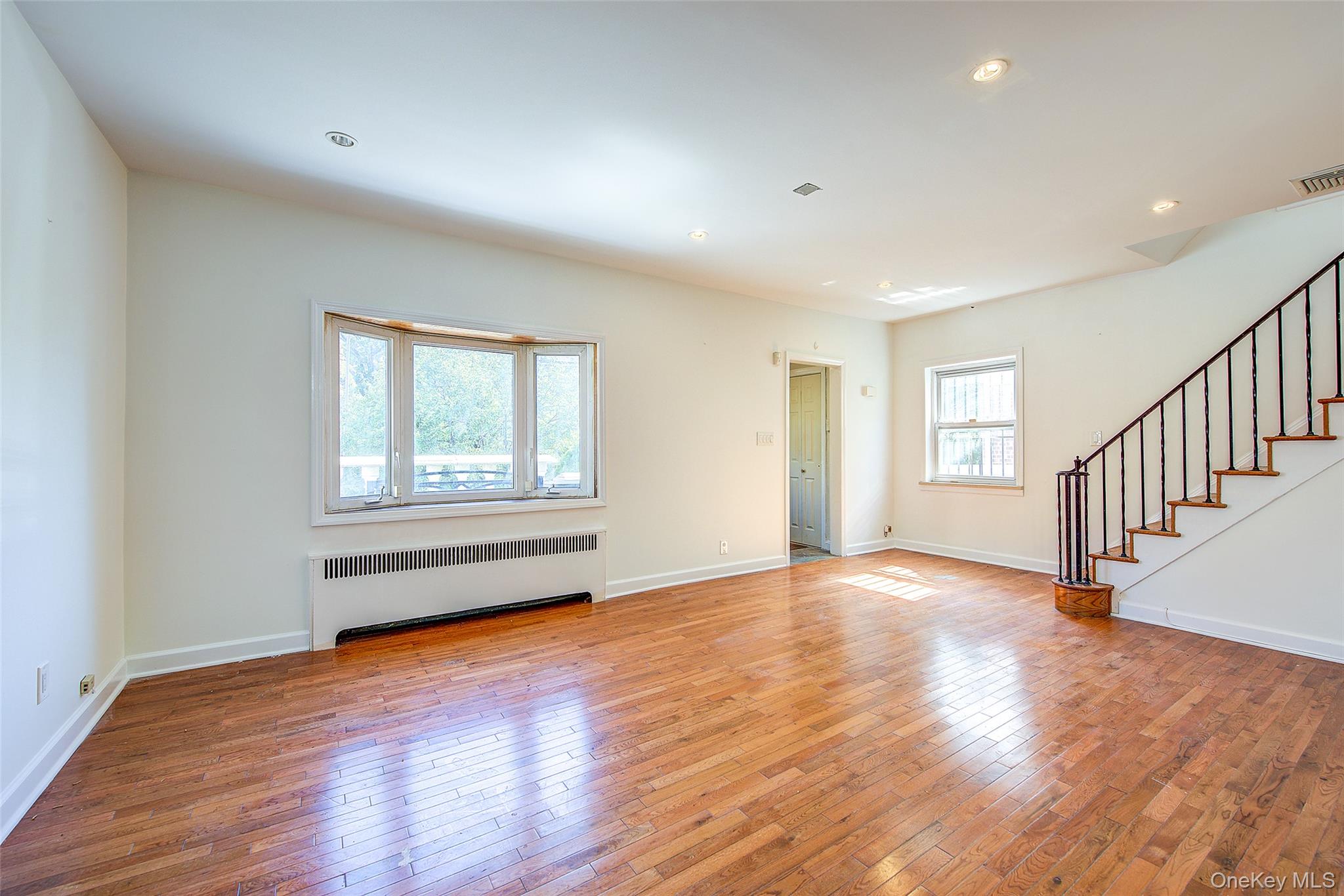 #4 photo, 85-54 148th Street, クイーンズ区 Briarwood , NY 11435