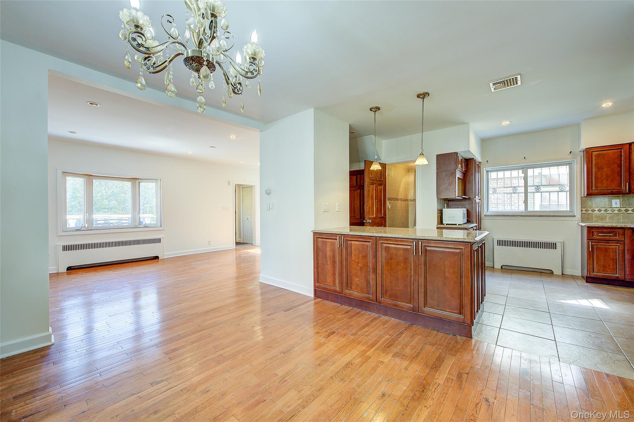 #5 photo, 85-54 148th Street, クイーンズ区 Briarwood , NY 11435