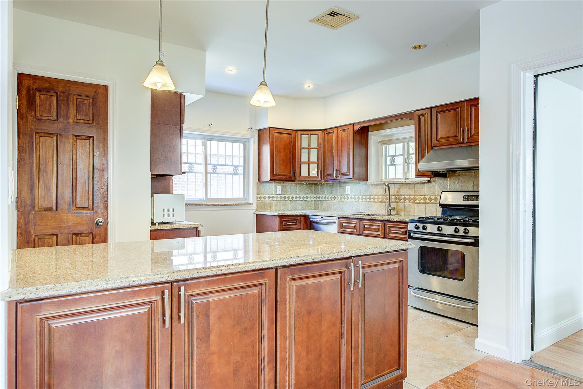 #6 photo, 85-54 148th Street, クイーンズ区 Briarwood , NY 11435