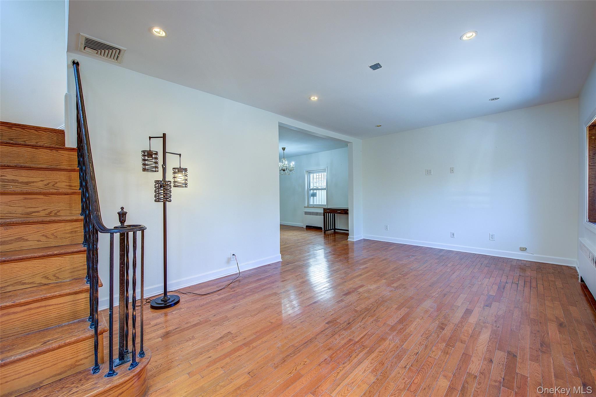 #8 photo, 85-54 148th Street, クイーンズ区 Briarwood , NY 11435