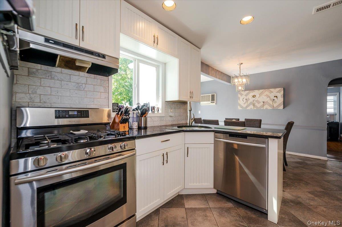 #9 photo, 3354 Knight Street, Oceanside , NY 11572