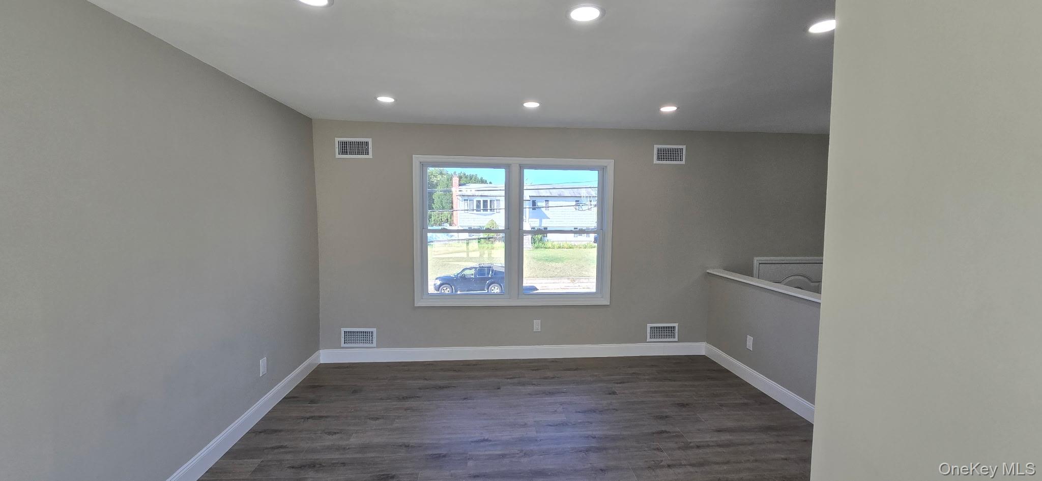 #7 photo, 1902 Race Avenue, サフォーク郡 Medford , NY 11763