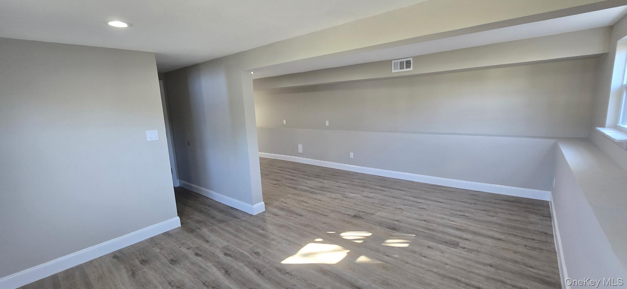 #9 photo, 1902 Race Avenue, サフォーク郡 Medford , NY 11763