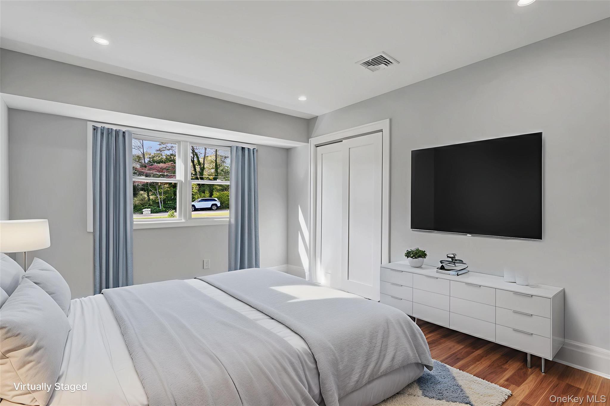 #17 photo, 9 Susan Lane, Dix Hills , NY 11746