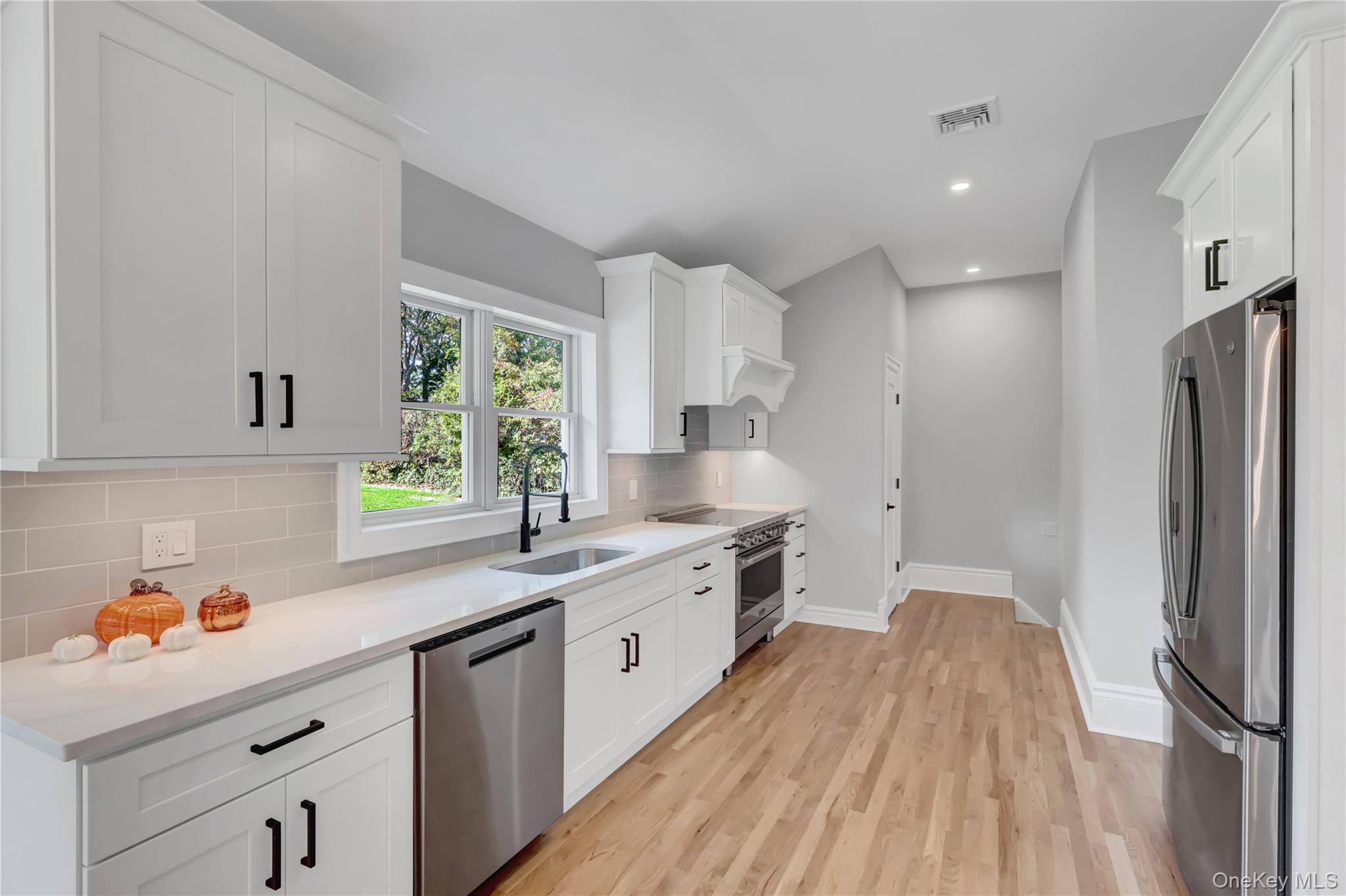 #5 photo, 9 Susan Lane, Dix Hills , NY 11746