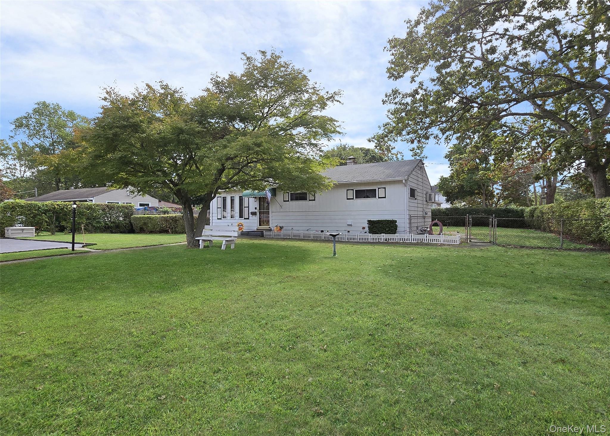 #1 photo, 14 E Oakdale Street, Bay Shore , NY 11706