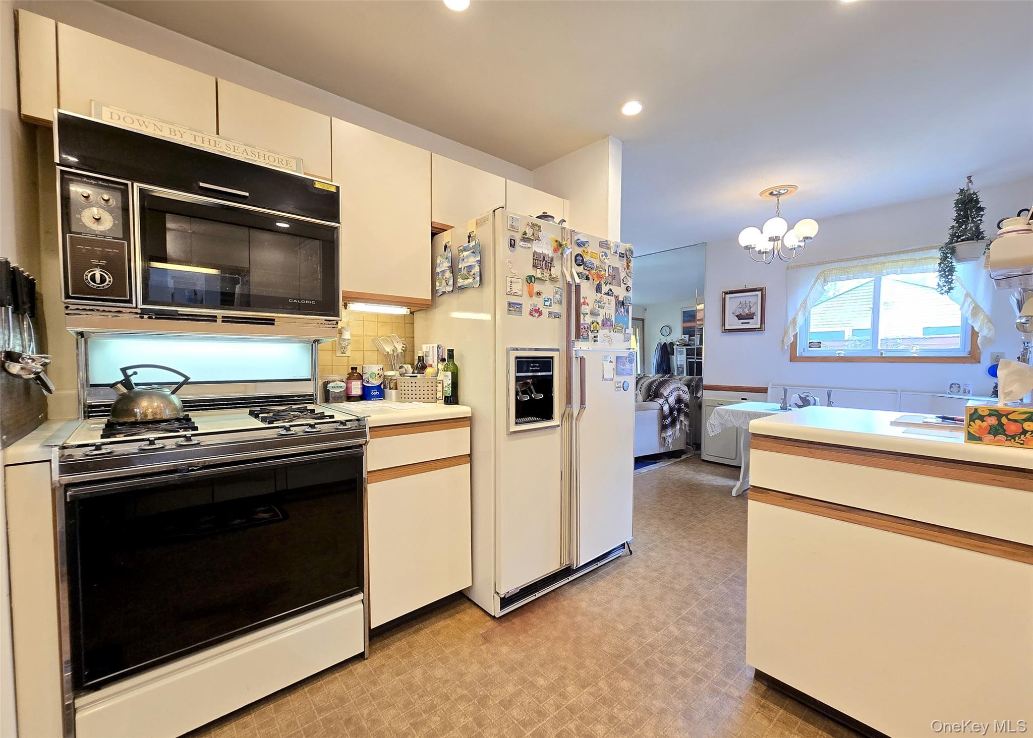 #10 photo, 14 E Oakdale Street, Bay Shore , NY 11706