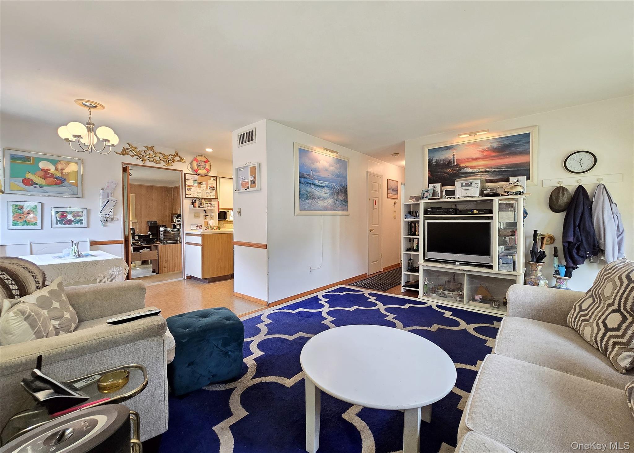 #5 photo, 14 E Oakdale Street, Bay Shore , NY 11706