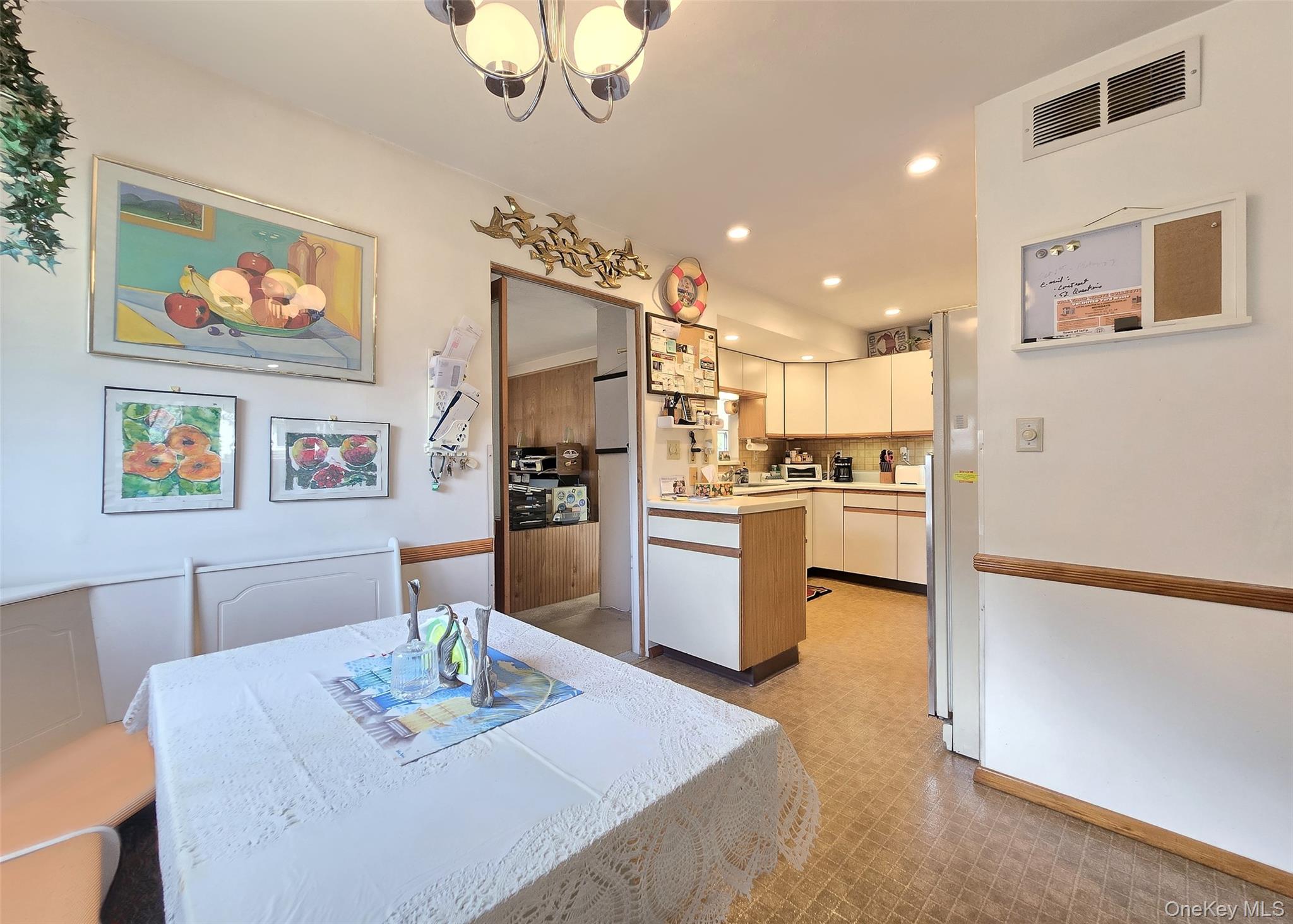 #8 photo, 14 E Oakdale Street, Bay Shore , NY 11706