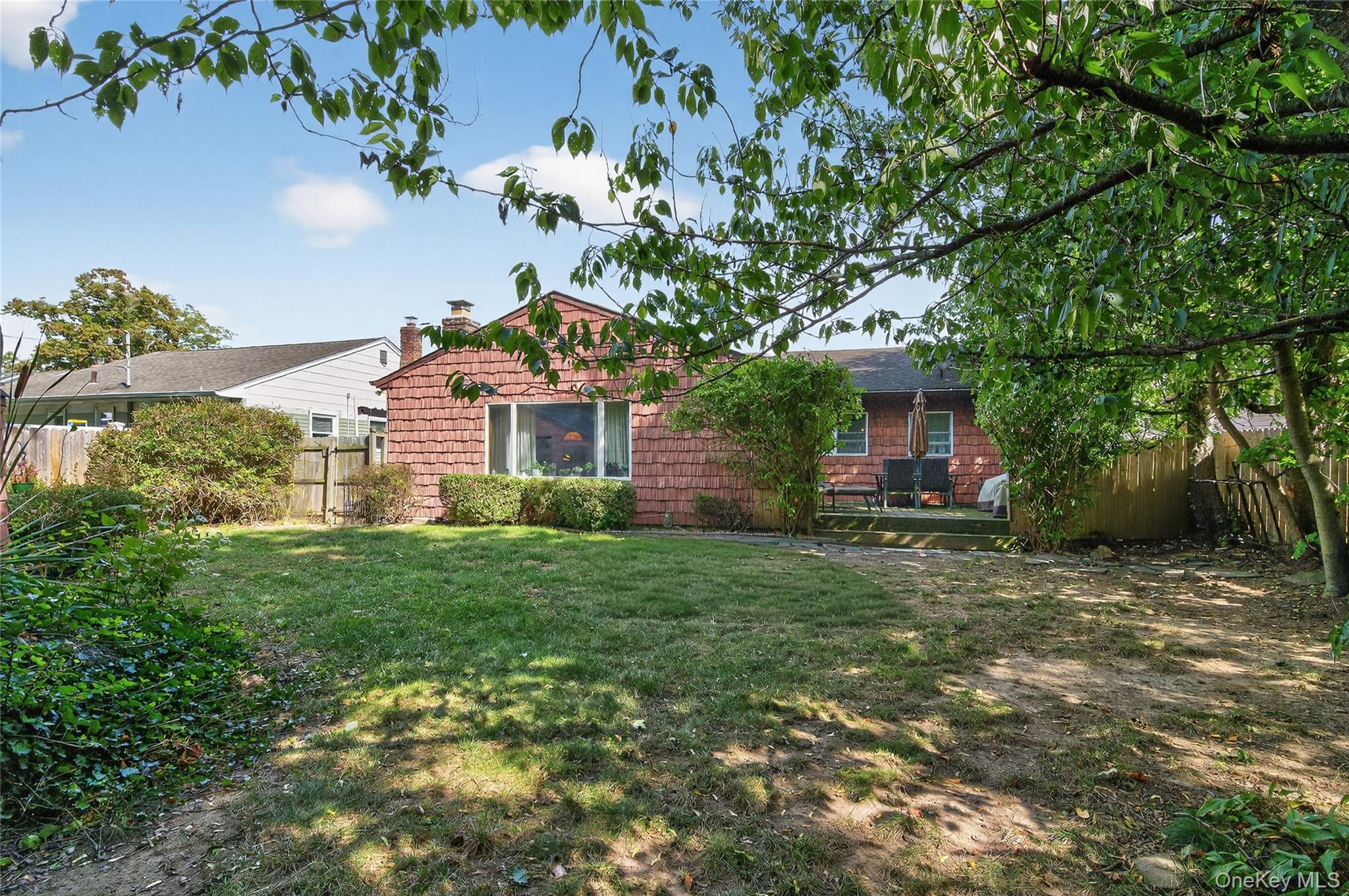 #18 photo, 92 Hemlock Drive, Farmingdale , NY 11735