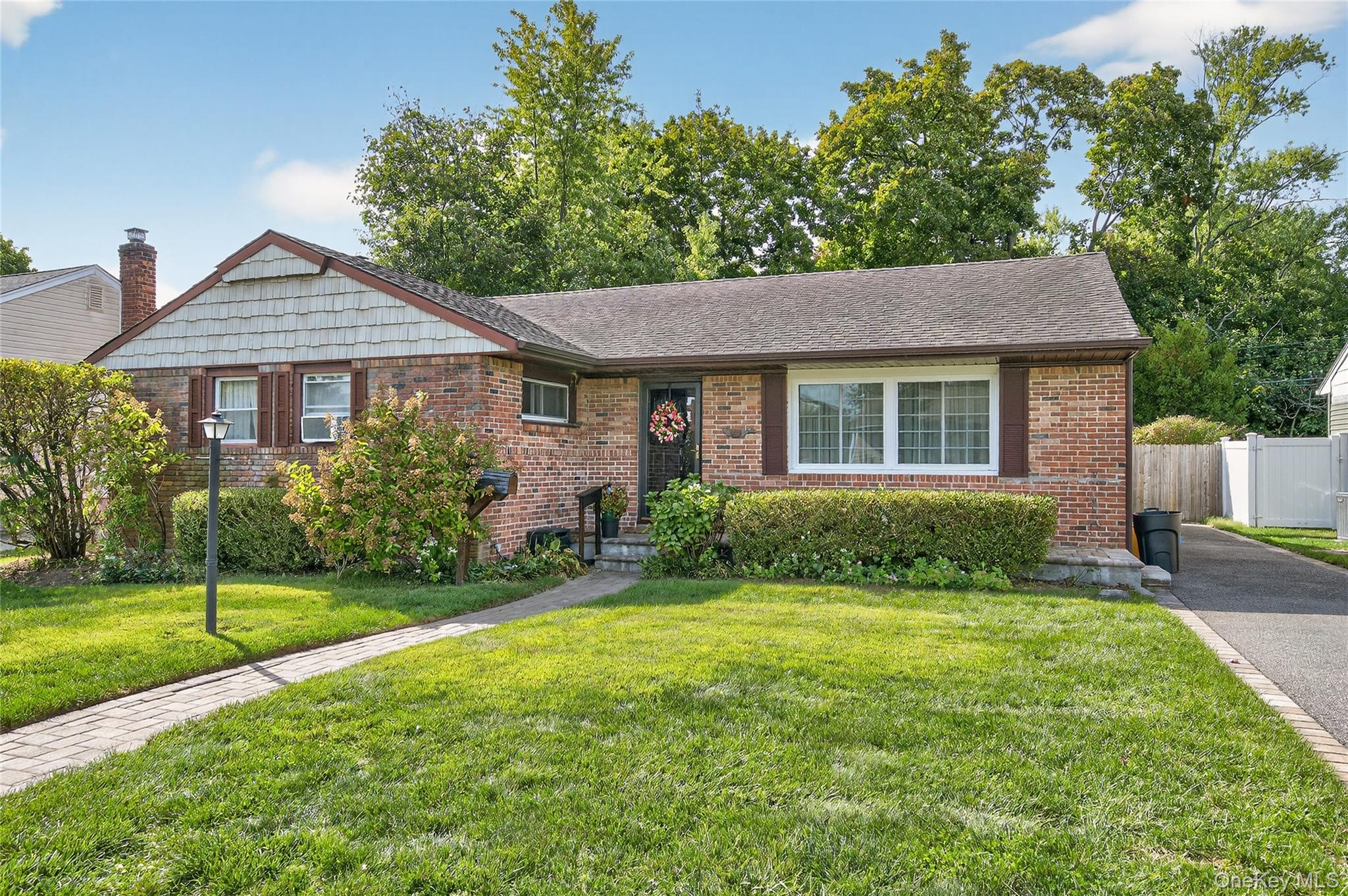 #2 photo, 92 Hemlock Drive, Farmingdale , NY 11735