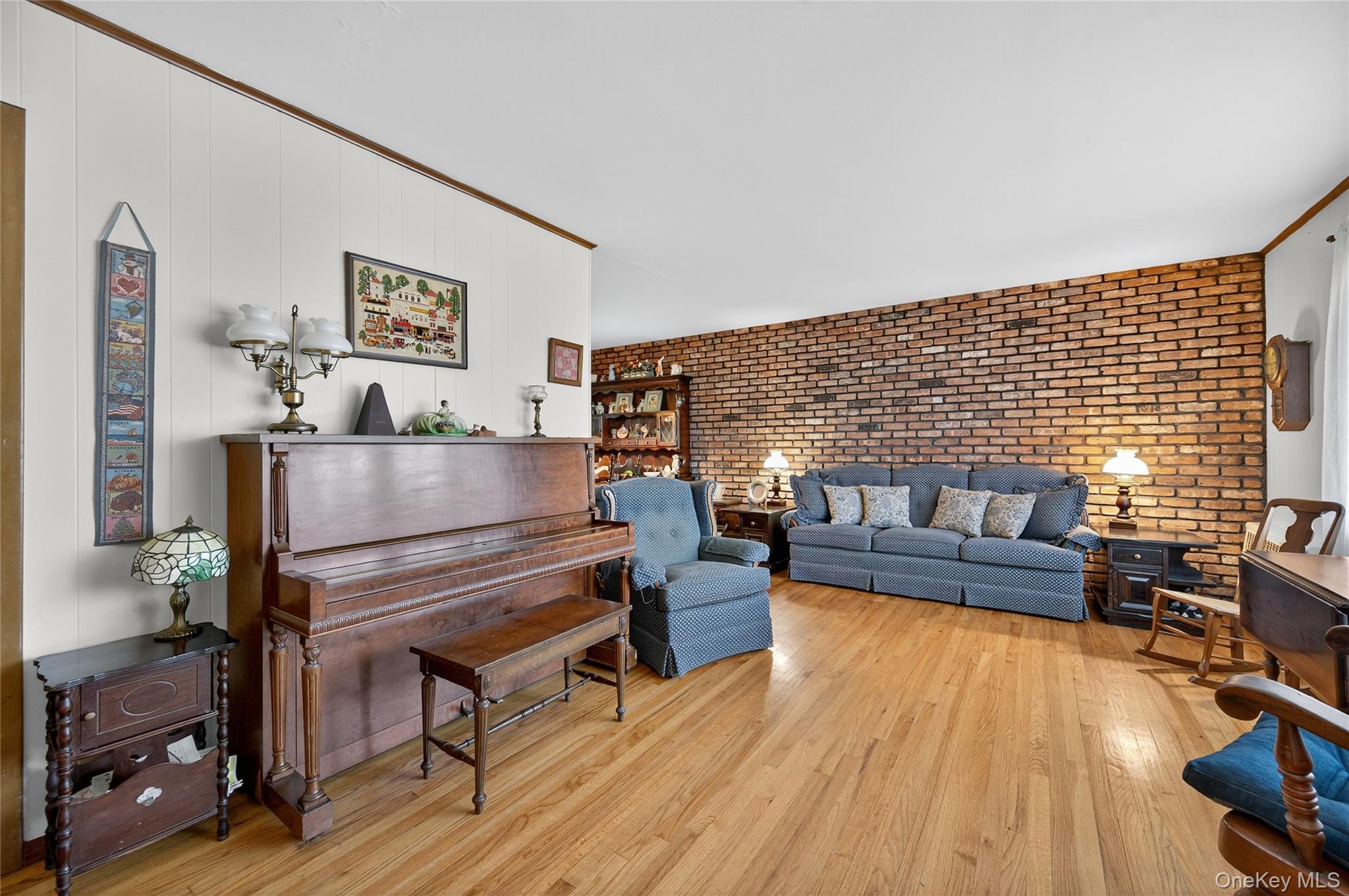 #4 photo, 92 Hemlock Drive, Farmingdale , NY 11735