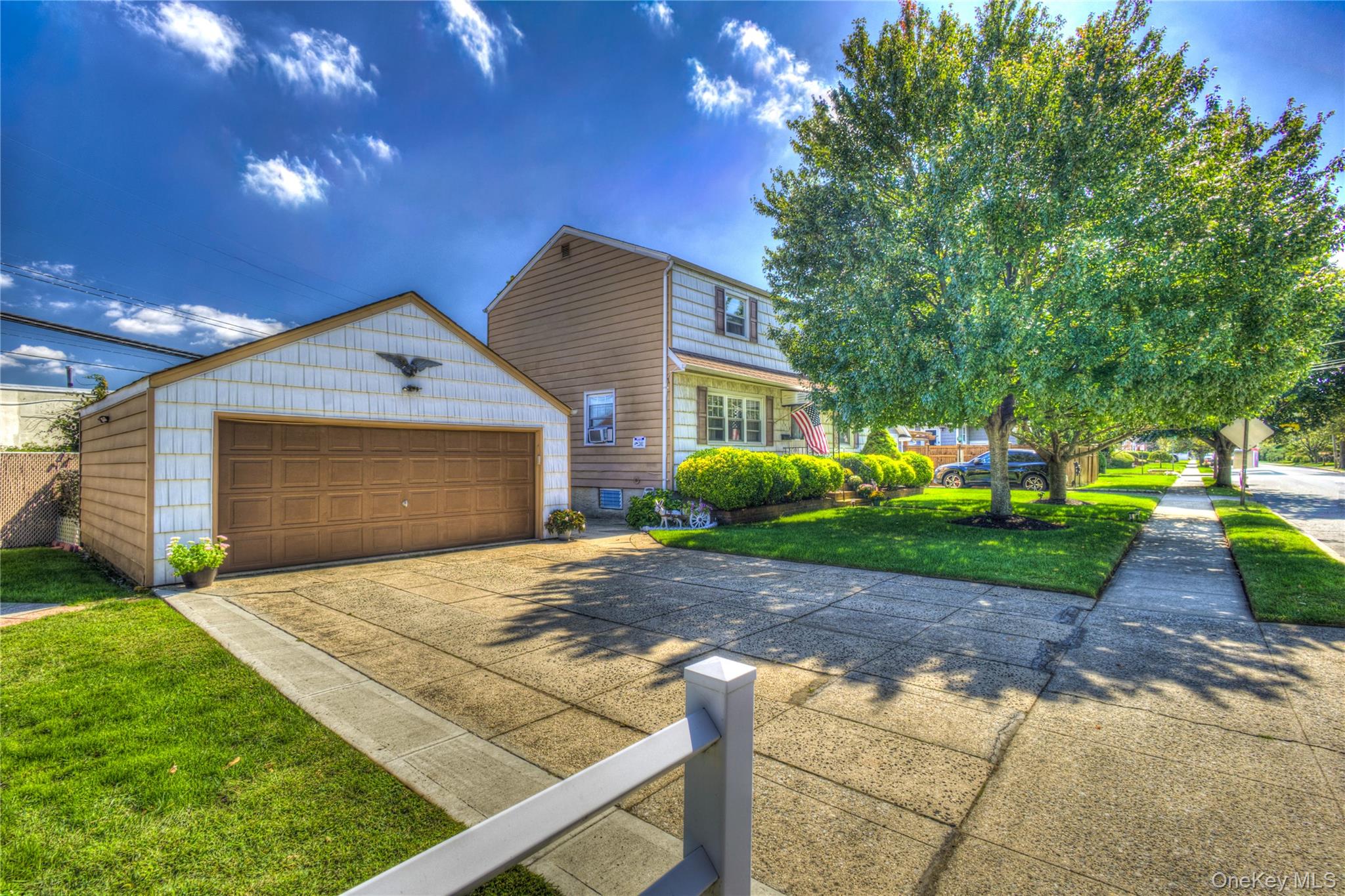 #1 photo, 1 Alexine Avenue, नासाउ काउंटी East Rockaway , NY 11518