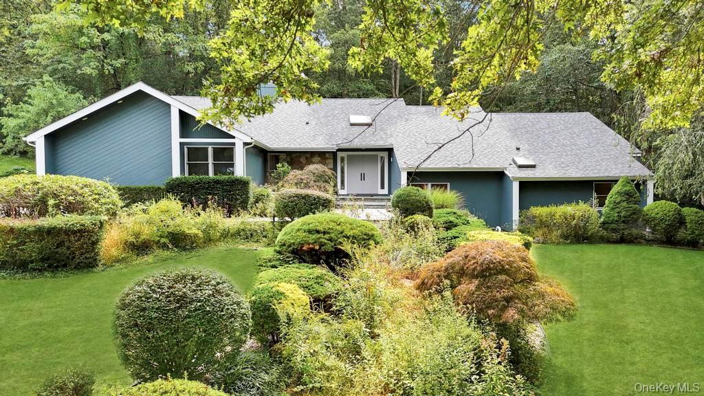 #1 photo, 9 Brothers Court, सफ़ोक काउंटी Dix Hills , NY 11746