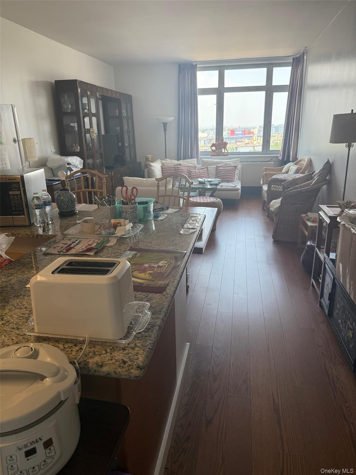 #4 photo, 40-28 College point Boulevard, クイーンズ区 Flushing , NY 11355