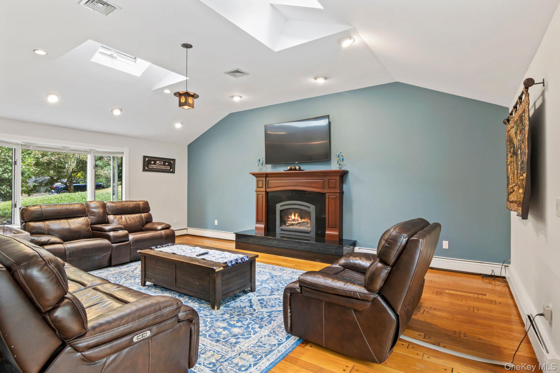 #14 photo, 17 Bluebird Lane, Huntington , NY 11743