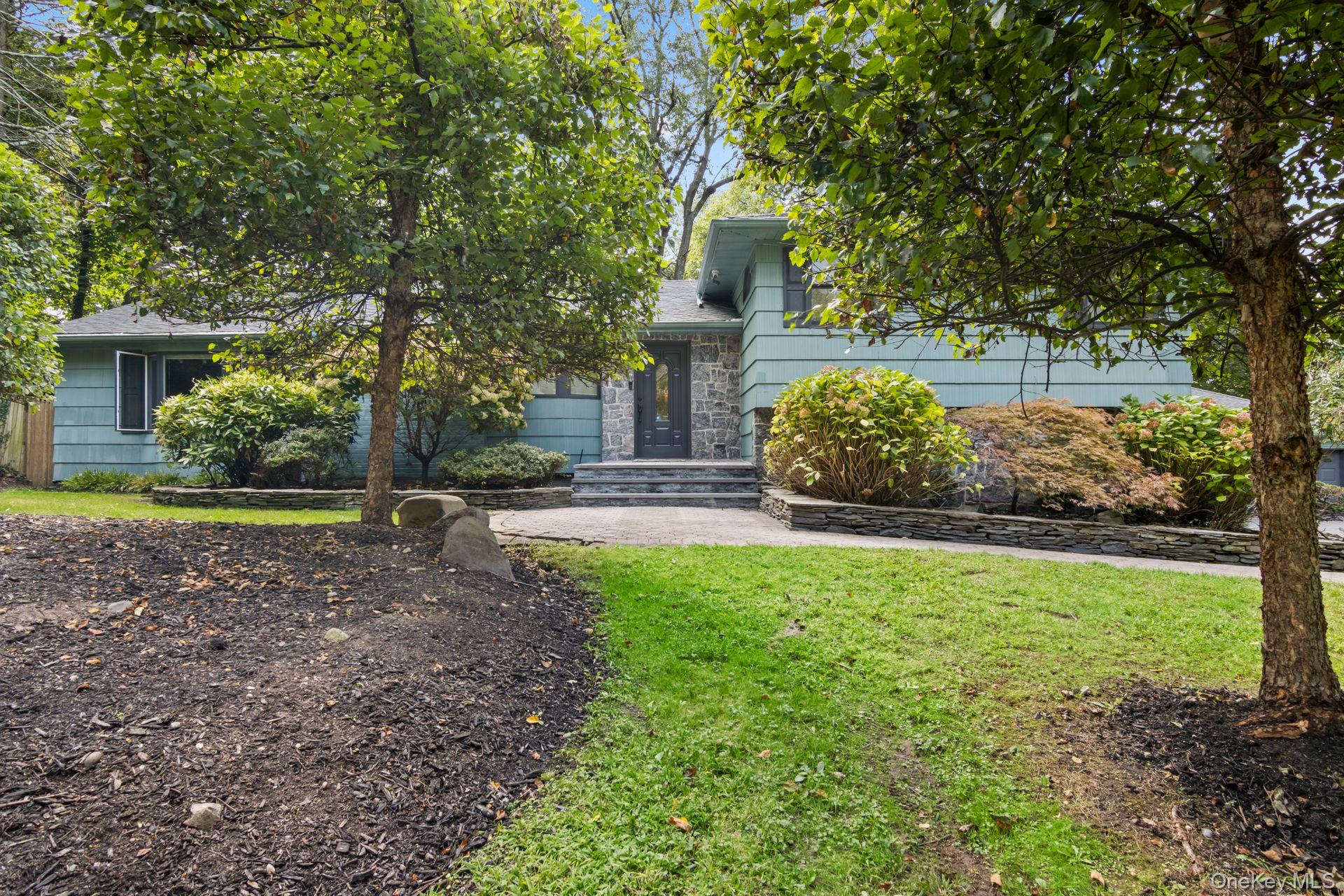 #2 photo, 17 Bluebird Lane, Huntington , NY 11743