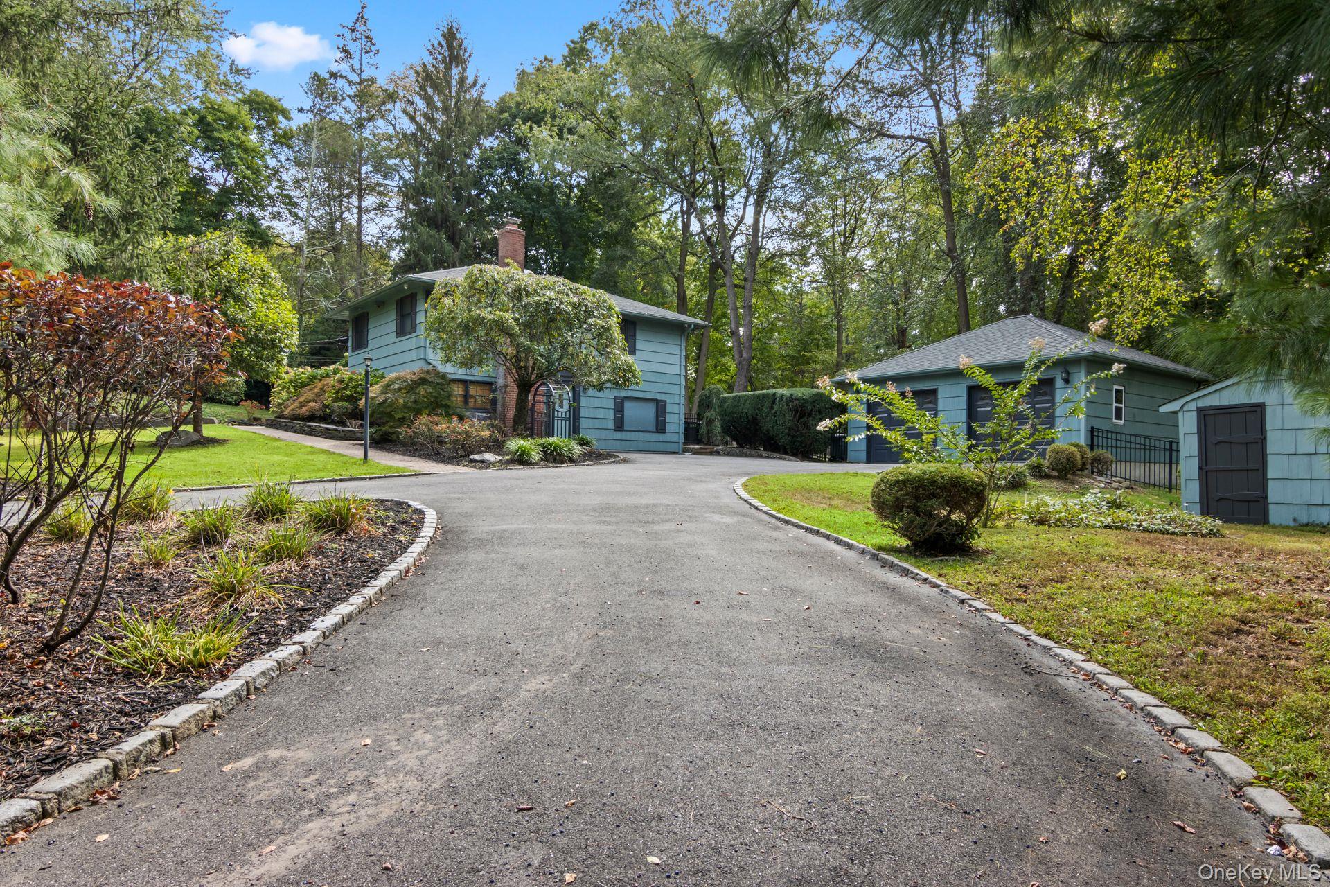 #3 photo, 17 Bluebird Lane, Huntington , NY 11743