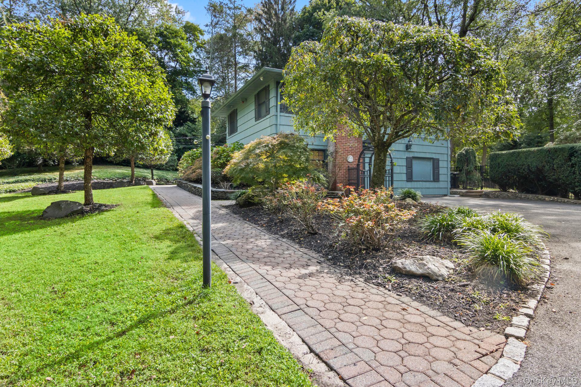 #6 photo, 17 Bluebird Lane, Huntington , NY 11743