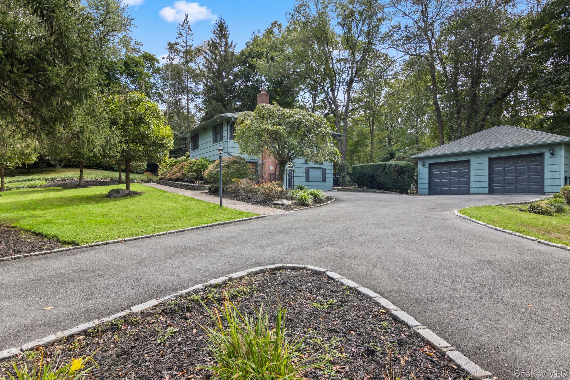 #7 photo, 17 Bluebird Lane, Huntington , NY 11743