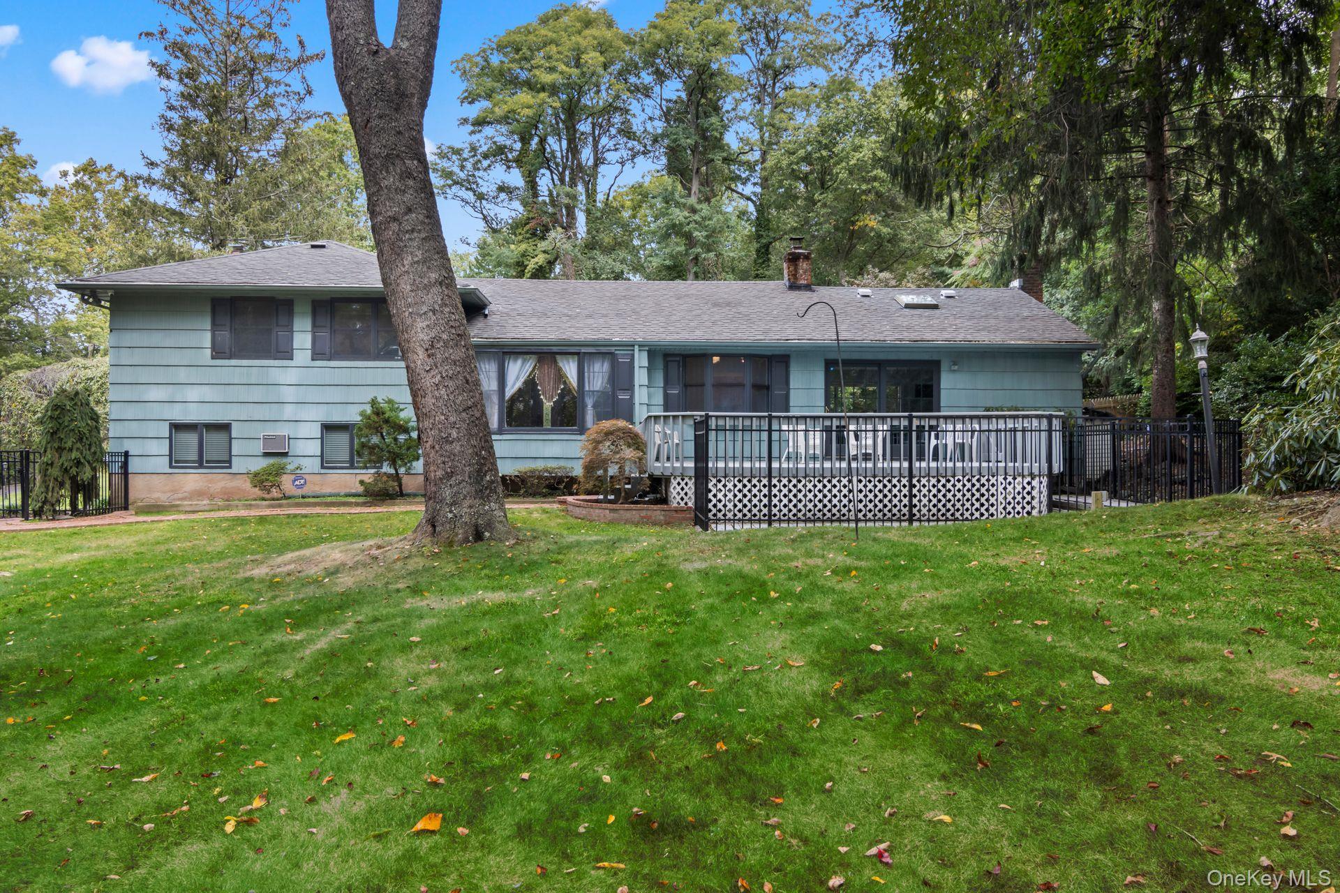 #8 photo, 17 Bluebird Lane, Huntington , NY 11743